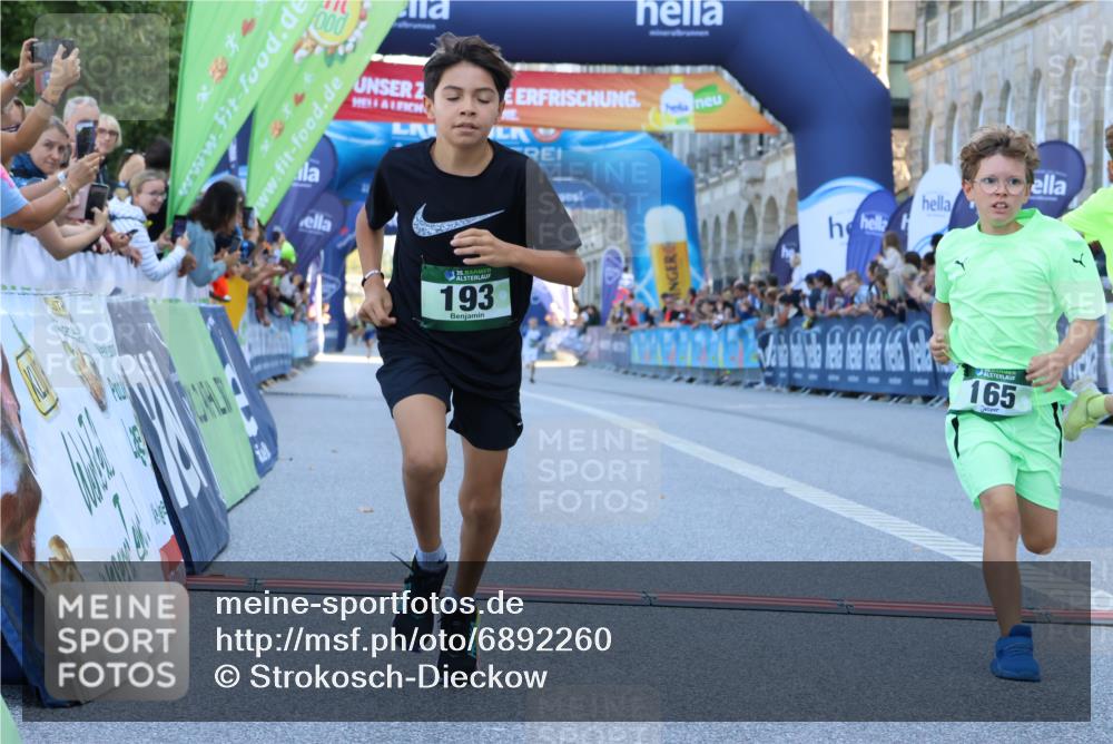 01.09.2024 - BARMER Alsterlauf Strokosch-Dieckow http://msf.ph/oto/6892260 01.09.2024 10:51:25 Ziel 158, 165, 166, 170, 193, 206, 247, 397, 8373 meine-sportfotos.de