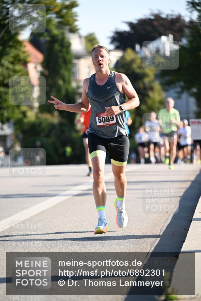 01.09.2024 - BARMER Alsterlauf Dr. Thomas Lammeyer http://msf.ph/oto/6892301 01.09.2024 09:24:25 Laufen 5089 meine-sportfotos.de