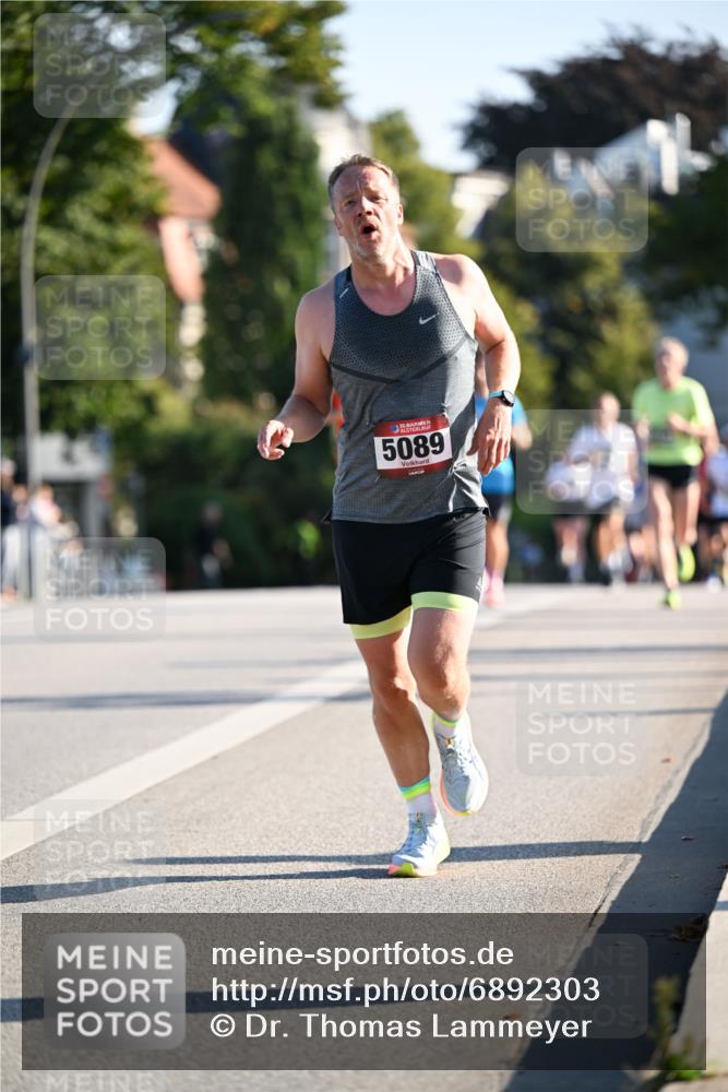 01.09.2024 - BARMER Alsterlauf Dr. Thomas Lammeyer http://msf.ph/oto/6892303 01.09.2024 09:24:25 Laufen 135, 5089 meine-sportfotos.de