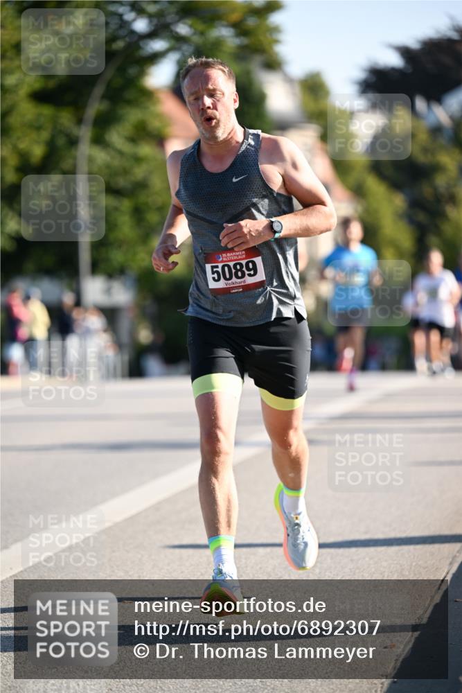 01.09.2024 - BARMER Alsterlauf Dr. Thomas Lammeyer http://msf.ph/oto/6892307 01.09.2024 09:24:25 Laufen 135, 5089 meine-sportfotos.de