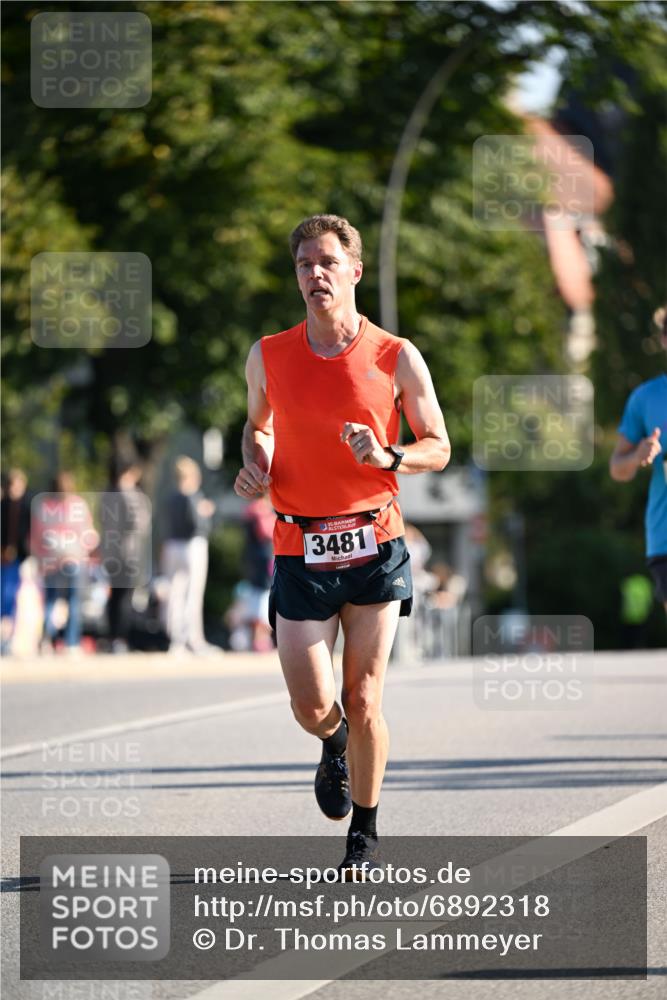 01.09.2024 - BARMER Alsterlauf Dr. Thomas Lammeyer http://msf.ph/oto/6892318 01.09.2024 09:24:28 Laufen 3481 meine-sportfotos.de