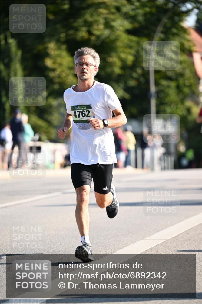 01.09.2024 - BARMER Alsterlauf Dr. Thomas Lammeyer http://msf.ph/oto/6892342 01.09.2024 09:24:32 Laufen 4762 meine-sportfotos.de