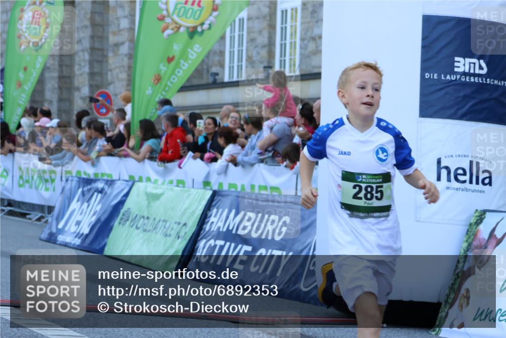 01.09.2024 - BARMER Alsterlauf Strokosch-Dieckow http://msf.ph/oto/6892353 01.09.2024 10:51:38 Ziel 207, 226, 227, 247, 285, 291, 349, 358, 366, 8181, 8362 meine-sportfotos.de