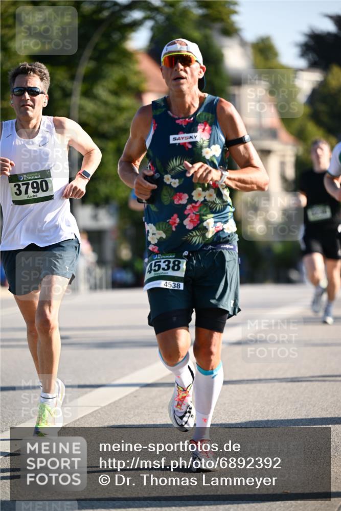 01.09.2024 - BARMER Alsterlauf Dr. Thomas Lammeyer http://msf.ph/oto/6892392 01.09.2024 09:24:40 Laufen 35, 3790, 4538, 4538 meine-sportfotos.de