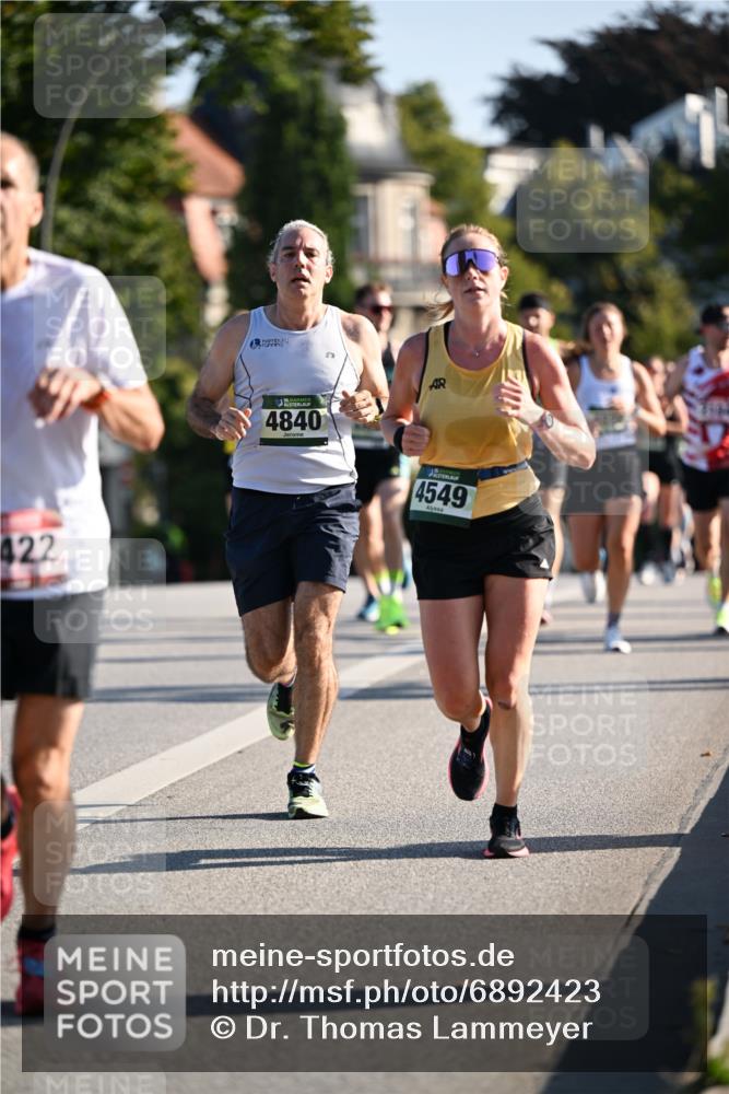 01.09.2024 - BARMER Alsterlauf Dr. Thomas Lammeyer http://msf.ph/oto/6892423 01.09.2024 09:24:45 Laufen 422, 4, 4840, 4549 meine-sportfotos.de