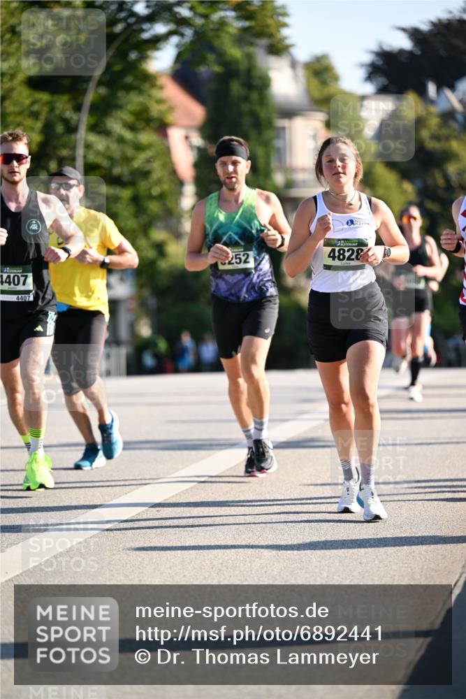 01.09.2024 - BARMER Alsterlauf Dr. Thomas Lammeyer http://msf.ph/oto/6892441 01.09.2024 09:24:48 Laufen 4407, 4407, 252, 48280 meine-sportfotos.de