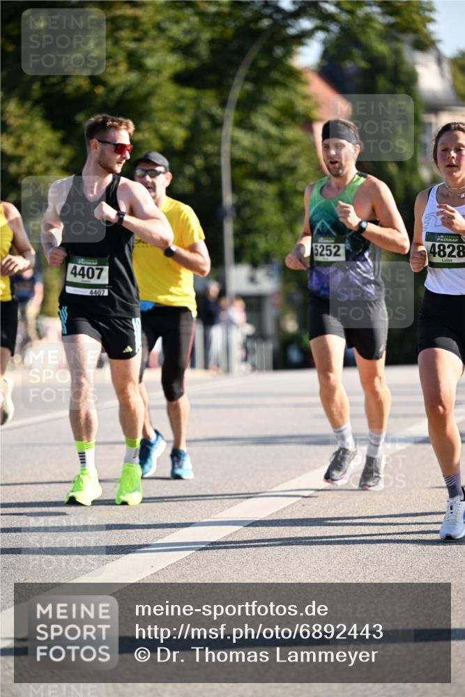 01.09.2024 - BARMER Alsterlauf Dr. Thomas Lammeyer http://msf.ph/oto/6892443 01.09.2024 09:24:48 Laufen 4407, 4407, 5252, 4828 meine-sportfotos.de