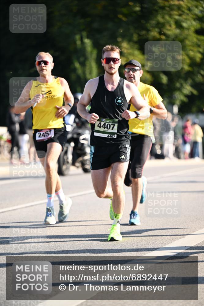 01.09.2024 - BARMER Alsterlauf Dr. Thomas Lammeyer http://msf.ph/oto/6892447 01.09.2024 09:24:49 Laufen 2457, 4407, 4407 meine-sportfotos.de