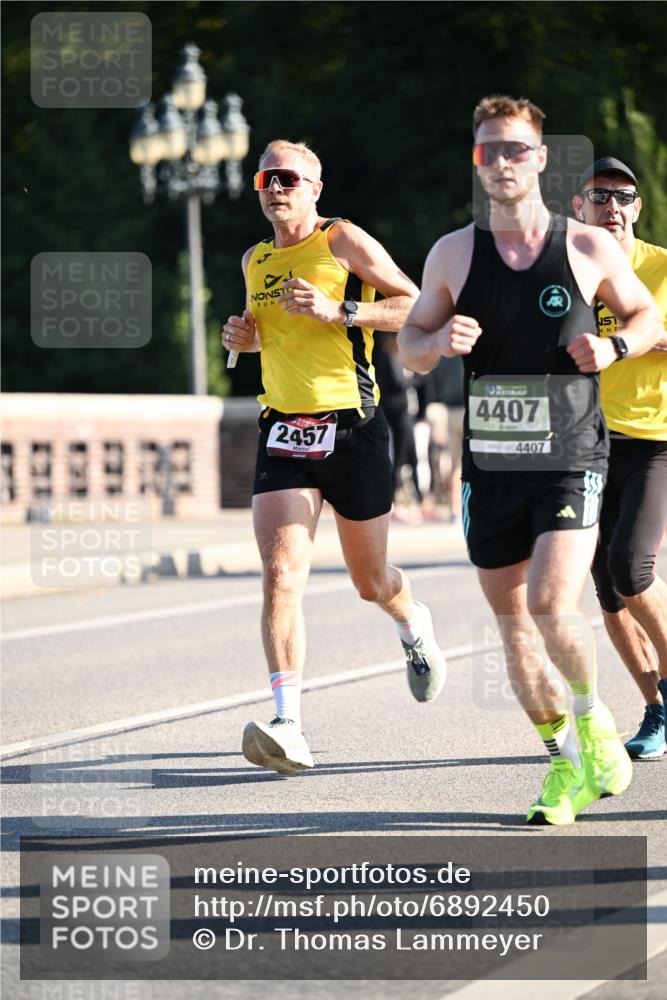 01.09.2024 - BARMER Alsterlauf Dr. Thomas Lammeyer http://msf.ph/oto/6892450 01.09.2024 09:24:49 Laufen 121, 2457, 4407, 4407 meine-sportfotos.de