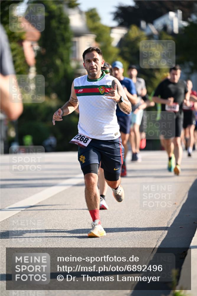 01.09.2024 - BARMER Alsterlauf Dr. Thomas Lammeyer http://msf.ph/oto/6892496 01.09.2024 09:24:57 Laufen 2268 meine-sportfotos.de