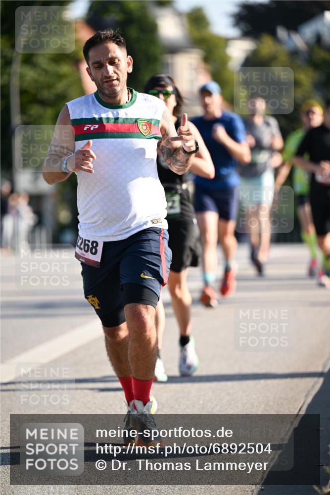 01.09.2024 - BARMER Alsterlauf Dr. Thomas Lammeyer http://msf.ph/oto/6892504 01.09.2024 09:24:58 Laufen 268 meine-sportfotos.de