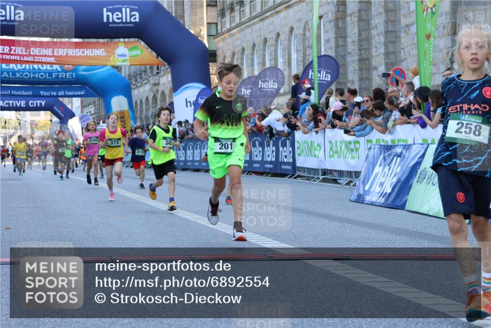 01.09.2024 - BARMER Alsterlauf Strokosch-Dieckow http://msf.ph/oto/6892554 01.09.2024 10:52:00 Ziel 177, 178, 194, 201, 202, 225, 258, 262, 266, 272, 290, 310, 320, 336, 339, 345, 373, 377, 8157, 8158, 8254, 8304, 8367 meine-sportfotos.de