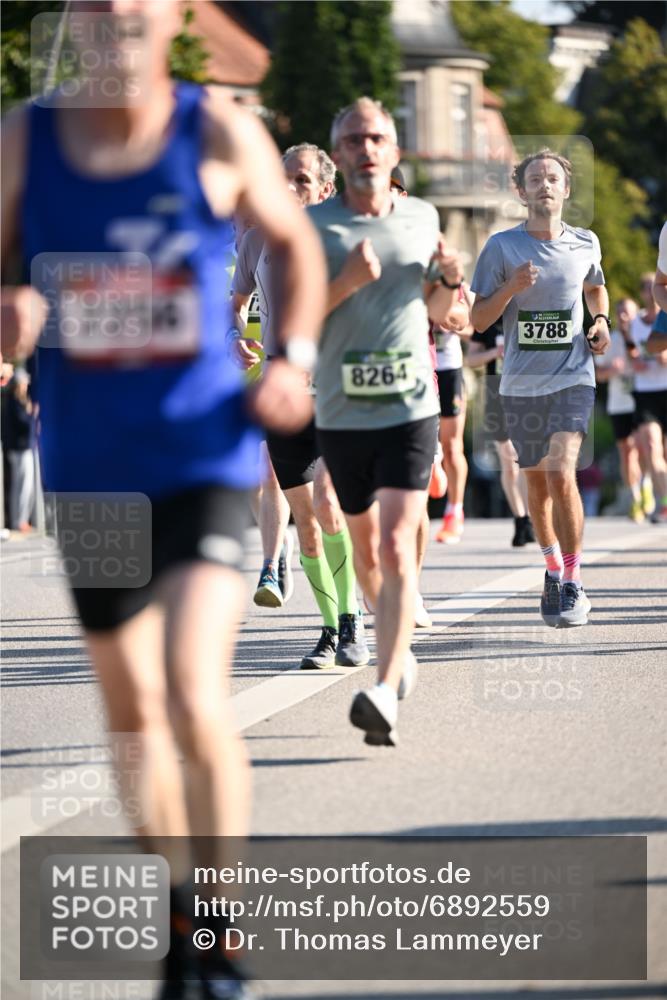 01.09.2024 - BARMER Alsterlauf Dr. Thomas Lammeyer http://msf.ph/oto/6892559 01.09.2024 09:25:08 Laufen 7204, 8264, 3788 meine-sportfotos.de