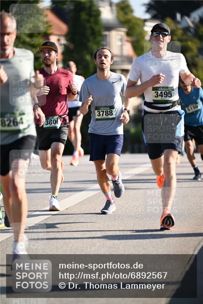 01.09.2024 - BARMER Alsterlauf Dr. Thomas Lammeyer http://msf.ph/oto/6892567 01.09.2024 09:25:09 Laufen 8264, 3806, 3788, 3495, 5196 meine-sportfotos.de