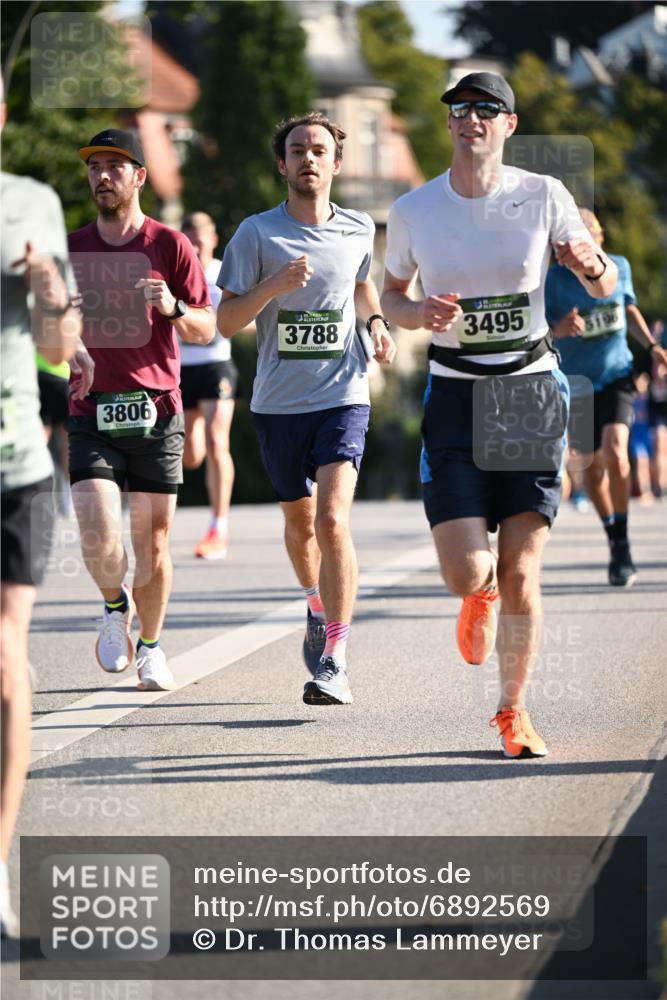 01.09.2024 - BARMER Alsterlauf Dr. Thomas Lammeyer http://msf.ph/oto/6892569 01.09.2024 09:25:09 Laufen 3806, 3788, 3495 meine-sportfotos.de