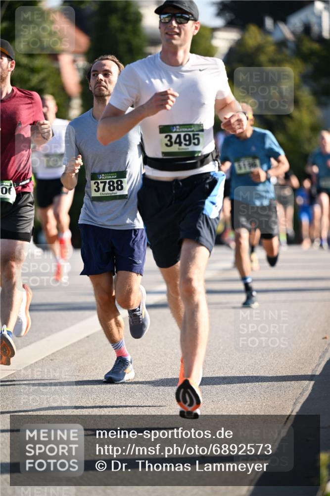 01.09.2024 - BARMER Alsterlauf Dr. Thomas Lammeyer http://msf.ph/oto/6892573 01.09.2024 09:25:10 Laufen 35, 3788, 3495, 6106 meine-sportfotos.de