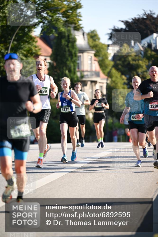 01.09.2024 - BARMER Alsterlauf Dr. Thomas Lammeyer http://msf.ph/oto/6892595 01.09.2024 09:25:14 Laufen 376, 5899, 5279, 80, 3290 meine-sportfotos.de
