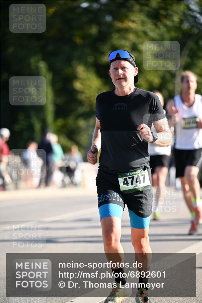 01.09.2024 - BARMER Alsterlauf Dr. Thomas Lammeyer http://msf.ph/oto/6892601 01.09.2024 09:25:15 Laufen 4747 meine-sportfotos.de