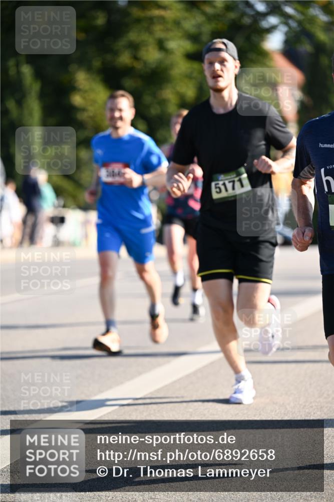 01.09.2024 - BARMER Alsterlauf Dr. Thomas Lammeyer http://msf.ph/oto/6892658 01.09.2024 09:25:24 Laufen 5171 meine-sportfotos.de