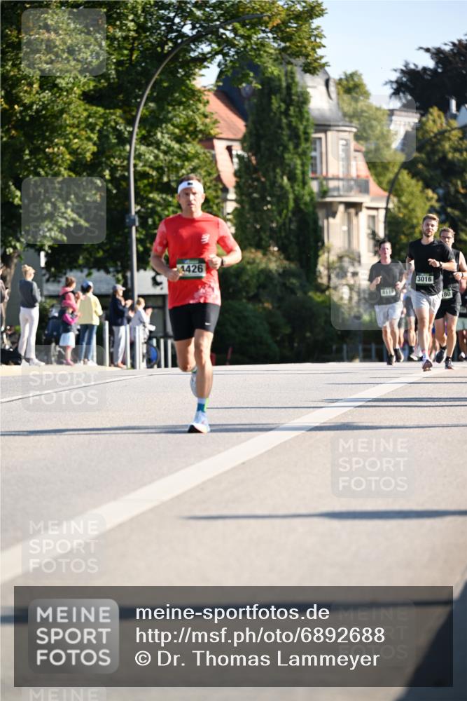 01.09.2024 - BARMER Alsterlauf Dr. Thomas Lammeyer http://msf.ph/oto/6892688 01.09.2024 09:25:29 Laufen 1426, 3016 meine-sportfotos.de