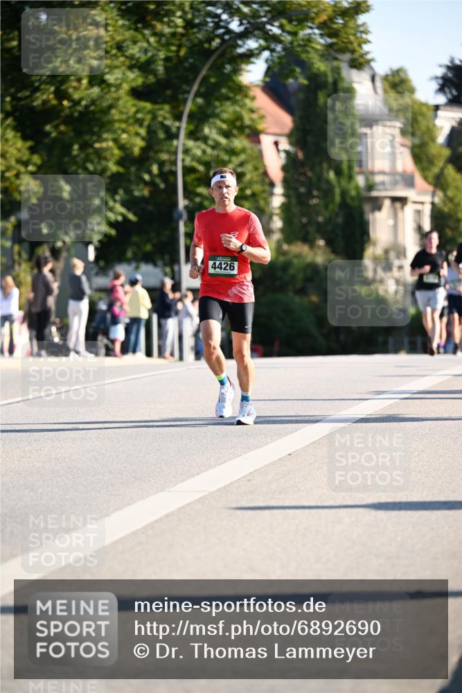01.09.2024 - BARMER Alsterlauf Dr. Thomas Lammeyer http://msf.ph/oto/6892690 01.09.2024 09:25:29 Laufen 4426 meine-sportfotos.de