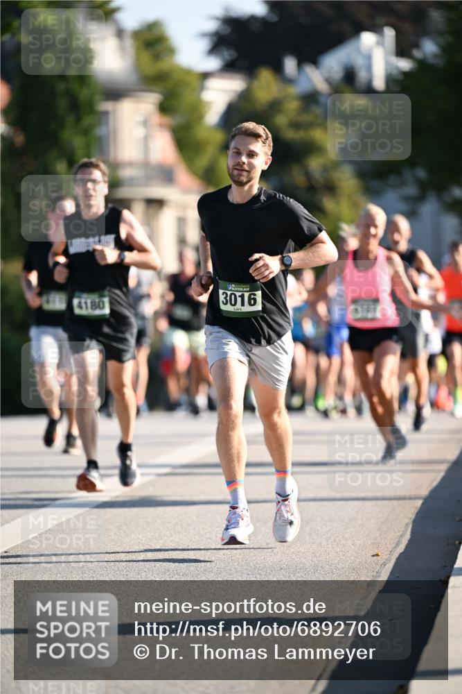 01.09.2024 - BARMER Alsterlauf Dr. Thomas Lammeyer http://msf.ph/oto/6892706 01.09.2024 09:25:33 Laufen 4180, 3016 meine-sportfotos.de