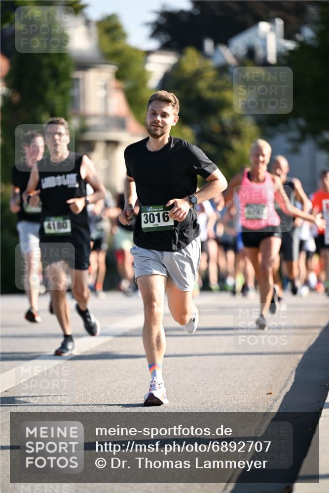 01.09.2024 - BARMER Alsterlauf Dr. Thomas Lammeyer http://msf.ph/oto/6892707 01.09.2024 09:25:33 Laufen 4180, 3016 meine-sportfotos.de
