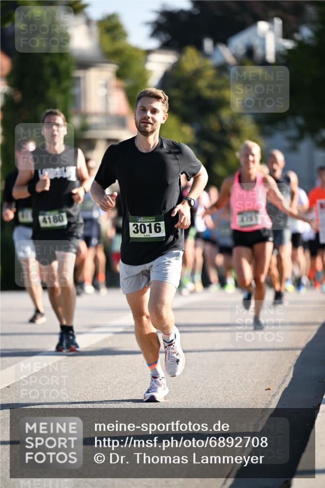 01.09.2024 - BARMER Alsterlauf Dr. Thomas Lammeyer http://msf.ph/oto/6892708 01.09.2024 09:25:33 Laufen 4180, 3016 meine-sportfotos.de