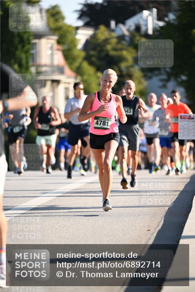 01.09.2024 - BARMER Alsterlauf Dr. Thomas Lammeyer http://msf.ph/oto/6892714 01.09.2024 09:25:34 Laufen 4781 meine-sportfotos.de
