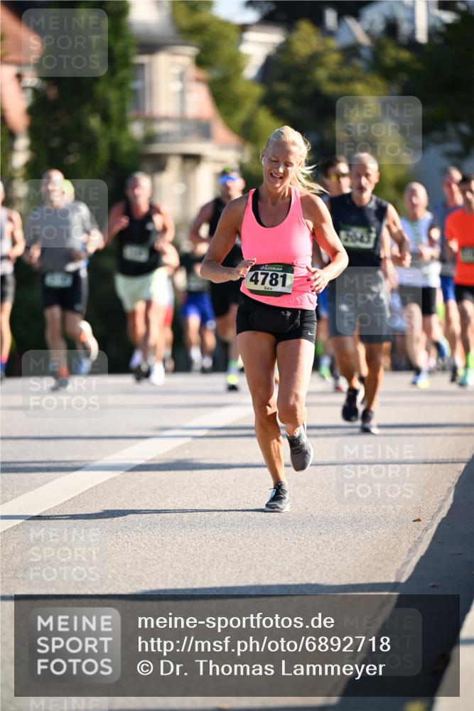 01.09.2024 - BARMER Alsterlauf Dr. Thomas Lammeyer http://msf.ph/oto/6892718 01.09.2024 09:25:35 Laufen 4781, 2043 meine-sportfotos.de