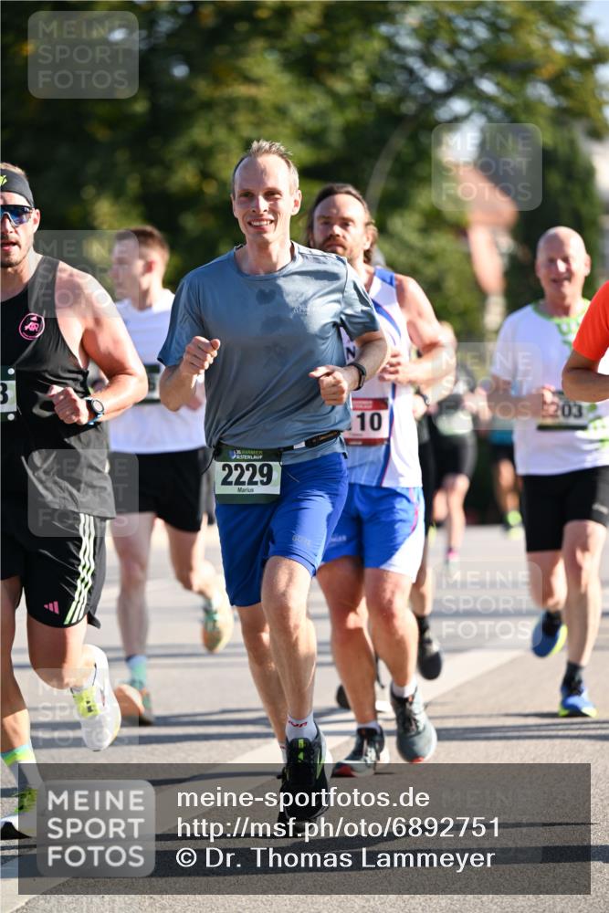 01.09.2024 - BARMER Alsterlauf Dr. Thomas Lammeyer http://msf.ph/oto/6892751 01.09.2024 09:25:41 Laufen 35, 2229, 10, 203 meine-sportfotos.de
