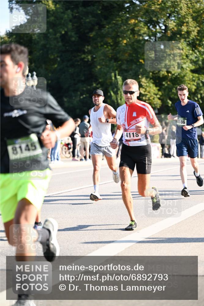 01.09.2024 - BARMER Alsterlauf Dr. Thomas Lammeyer http://msf.ph/oto/6892793 01.09.2024 09:25:47 Laufen 8186, 8145, 4118 meine-sportfotos.de