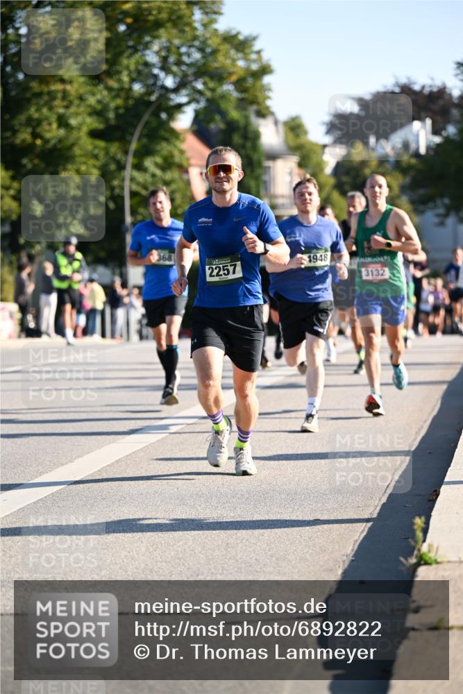 01.09.2024 - BARMER Alsterlauf Dr. Thomas Lammeyer http://msf.ph/oto/6892822 01.09.2024 09:25:51 Laufen 368, 1948, 2257, 3132 meine-sportfotos.de