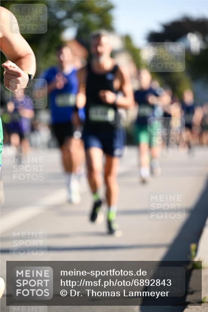 01.09.2024 - BARMER Alsterlauf Dr. Thomas Lammeyer http://msf.ph/oto/6892843 01.09.2024 09:25:55 Laufen  meine-sportfotos.de
