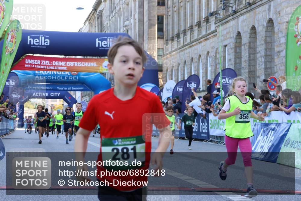 01.09.2024 - BARMER Alsterlauf Strokosch-Dieckow http://msf.ph/oto/6892848 01.09.2024 10:52:20 Ziel 156, 184, 191, 214, 224, 243, 270, 271, 281, 315, 321, 350, 351, 356, 367, 382, 389, 393, 8049, 8315, 8325, 8326, 8327, 8328 meine-sportfotos.de