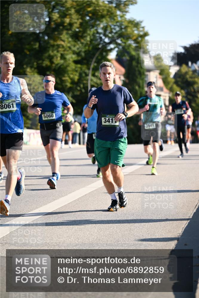 01.09.2024 - BARMER Alsterlauf Dr. Thomas Lammeyer http://msf.ph/oto/6892859 01.09.2024 09:25:57 Laufen 8061, 5060, 341, 3941 meine-sportfotos.de