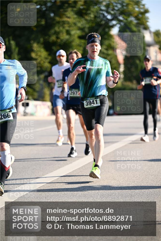 01.09.2024 - BARMER Alsterlauf Dr. Thomas Lammeyer http://msf.ph/oto/6892871 01.09.2024 09:25:59 Laufen 266, 297, 3941 meine-sportfotos.de