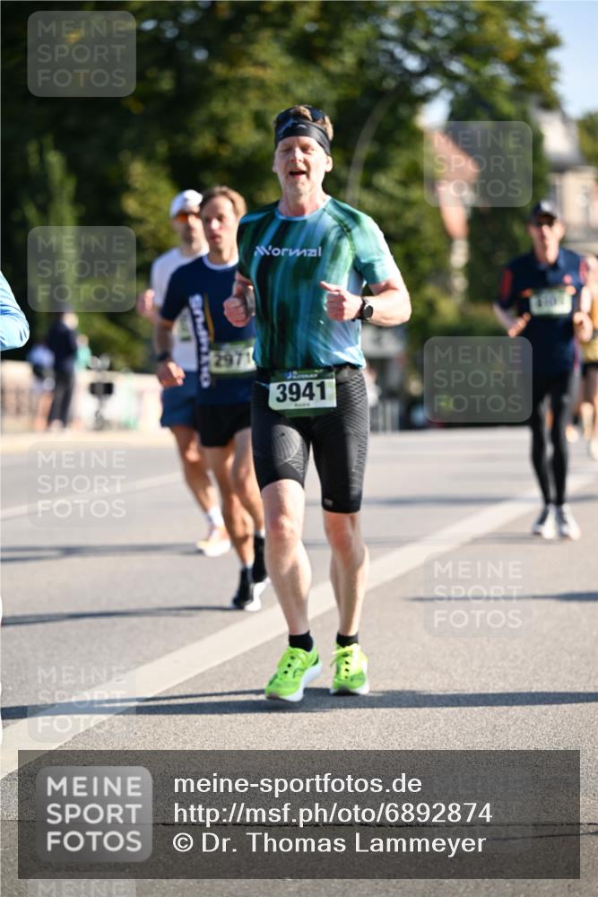01.09.2024 - BARMER Alsterlauf Dr. Thomas Lammeyer http://msf.ph/oto/6892874 01.09.2024 09:25:59 Laufen 3941 meine-sportfotos.de