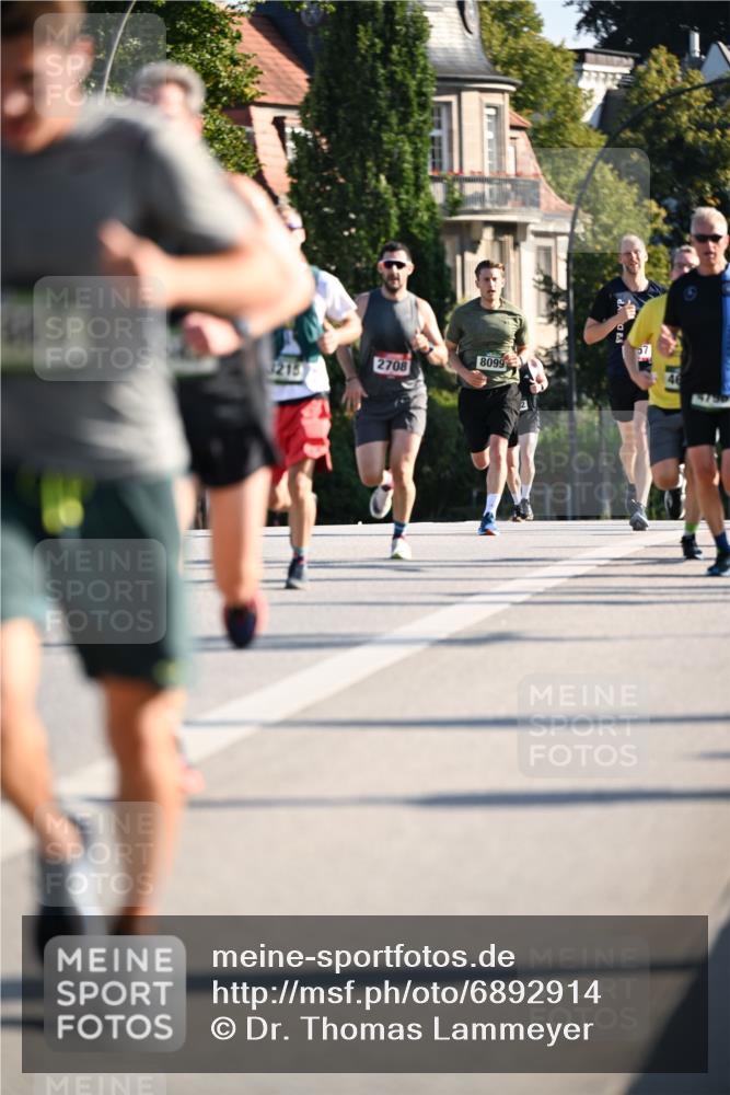 01.09.2024 - BARMER Alsterlauf Dr. Thomas Lammeyer http://msf.ph/oto/6892914 01.09.2024 09:26:05 Laufen 8099, 2708, 46, 3215 meine-sportfotos.de