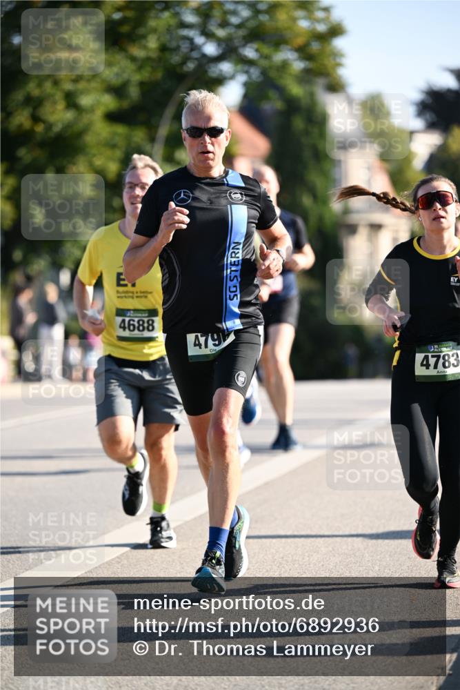 01.09.2024 - BARMER Alsterlauf Dr. Thomas Lammeyer http://msf.ph/oto/6892936 01.09.2024 09:26:10 Laufen 4688, 479, 4783 meine-sportfotos.de