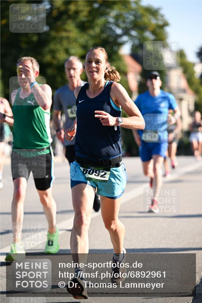 01.09.2024 - BARMER Alsterlauf Dr. Thomas Lammeyer http://msf.ph/oto/6892961 01.09.2024 09:26:15 Laufen 135, 8092 meine-sportfotos.de