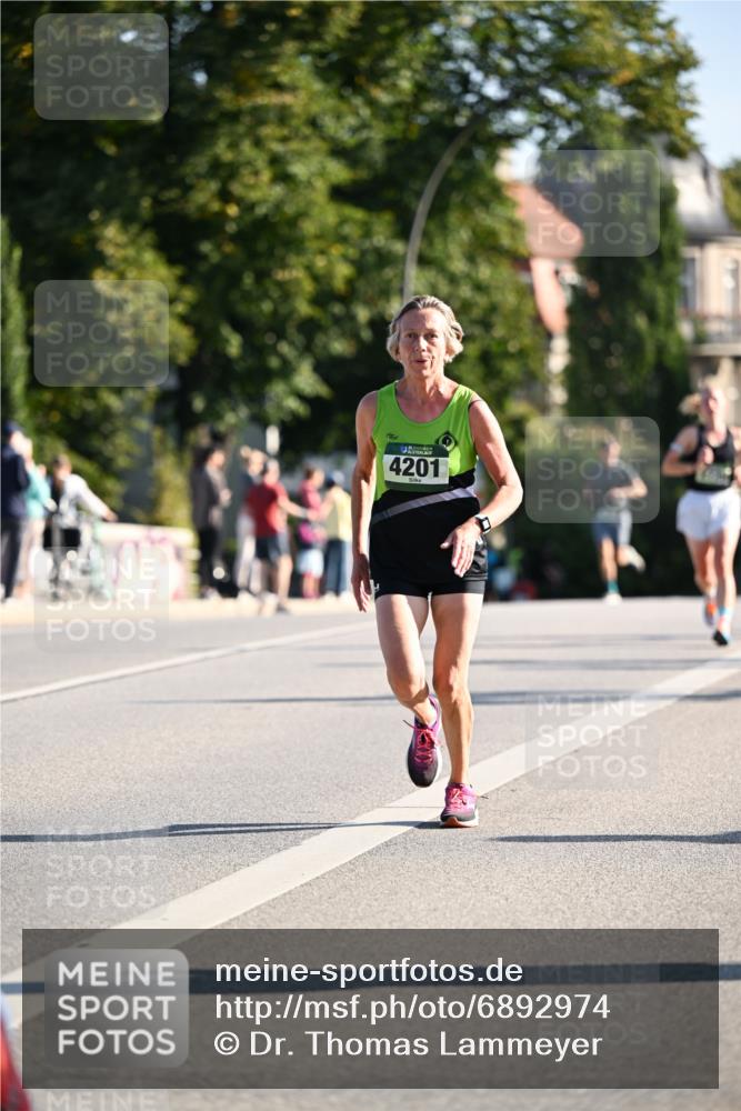 01.09.2024 - BARMER Alsterlauf Dr. Thomas Lammeyer http://msf.ph/oto/6892974 01.09.2024 09:26:17 Laufen 4201 meine-sportfotos.de