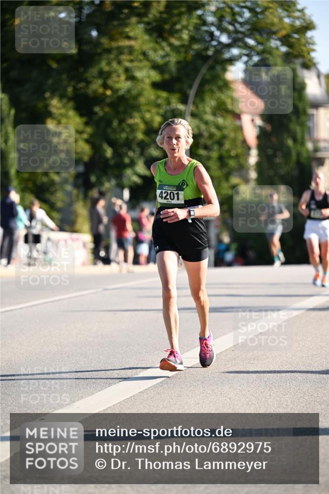 01.09.2024 - BARMER Alsterlauf Dr. Thomas Lammeyer http://msf.ph/oto/6892975 01.09.2024 09:26:17 Laufen 4201 meine-sportfotos.de