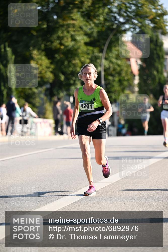 01.09.2024 - BARMER Alsterlauf Dr. Thomas Lammeyer http://msf.ph/oto/6892976 01.09.2024 09:26:17 Laufen 4201 meine-sportfotos.de