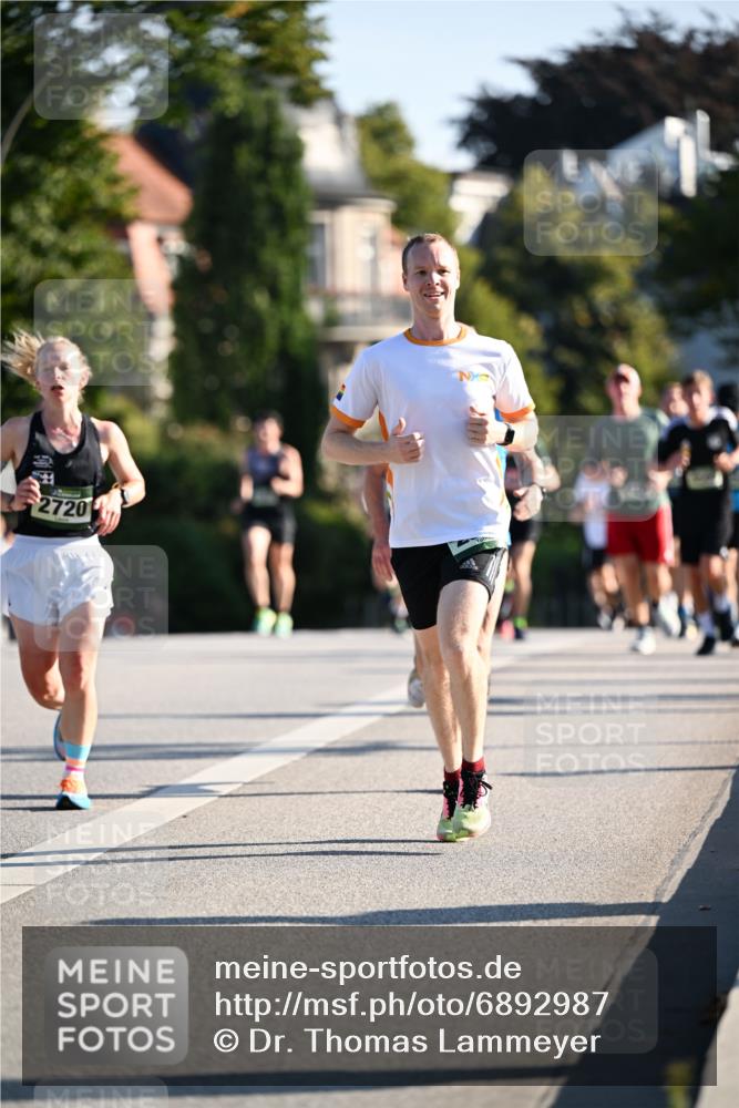 01.09.2024 - BARMER Alsterlauf Dr. Thomas Lammeyer http://msf.ph/oto/6892987 01.09.2024 09:26:20 Laufen 2720 meine-sportfotos.de