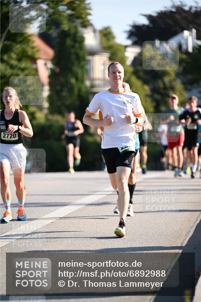 01.09.2024 - BARMER Alsterlauf Dr. Thomas Lammeyer http://msf.ph/oto/6892988 01.09.2024 09:26:20 Laufen 2720 meine-sportfotos.de