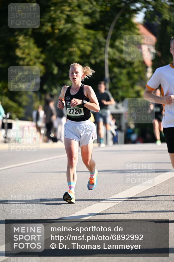 01.09.2024 - BARMER Alsterlauf Dr. Thomas Lammeyer http://msf.ph/oto/6892992 01.09.2024 09:26:20 Laufen 2720 meine-sportfotos.de
