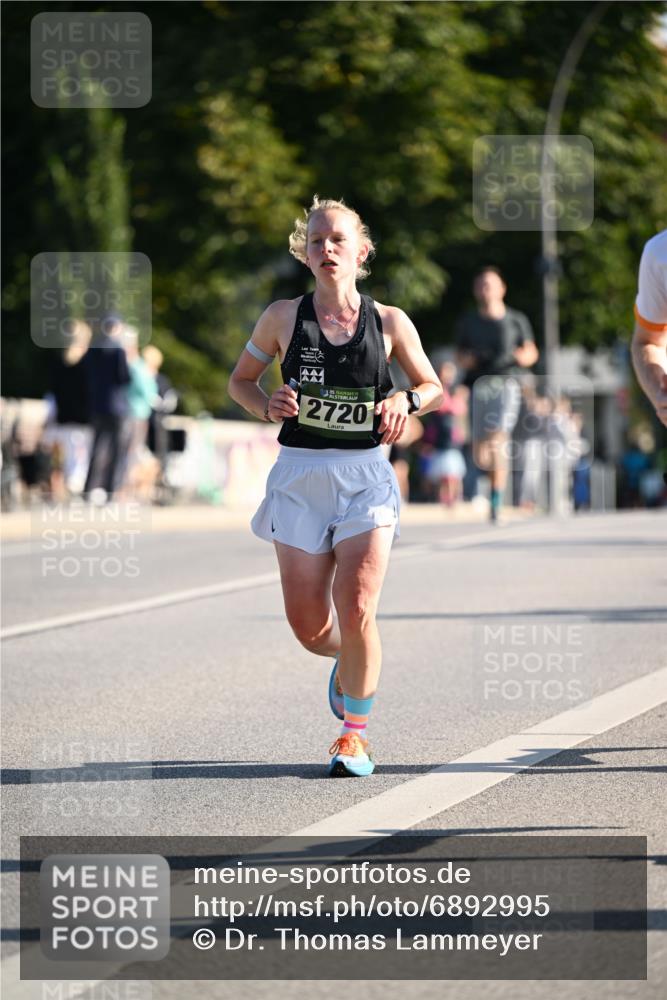 01.09.2024 - BARMER Alsterlauf Dr. Thomas Lammeyer http://msf.ph/oto/6892995 01.09.2024 09:26:21 Laufen 2720 meine-sportfotos.de