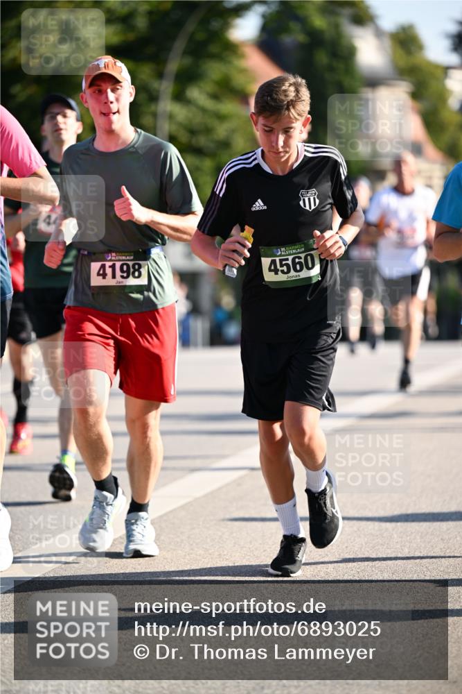 01.09.2024 - BARMER Alsterlauf Dr. Thomas Lammeyer http://msf.ph/oto/6893025 01.09.2024 09:26:26 Laufen 4198, 35, 4560 meine-sportfotos.de