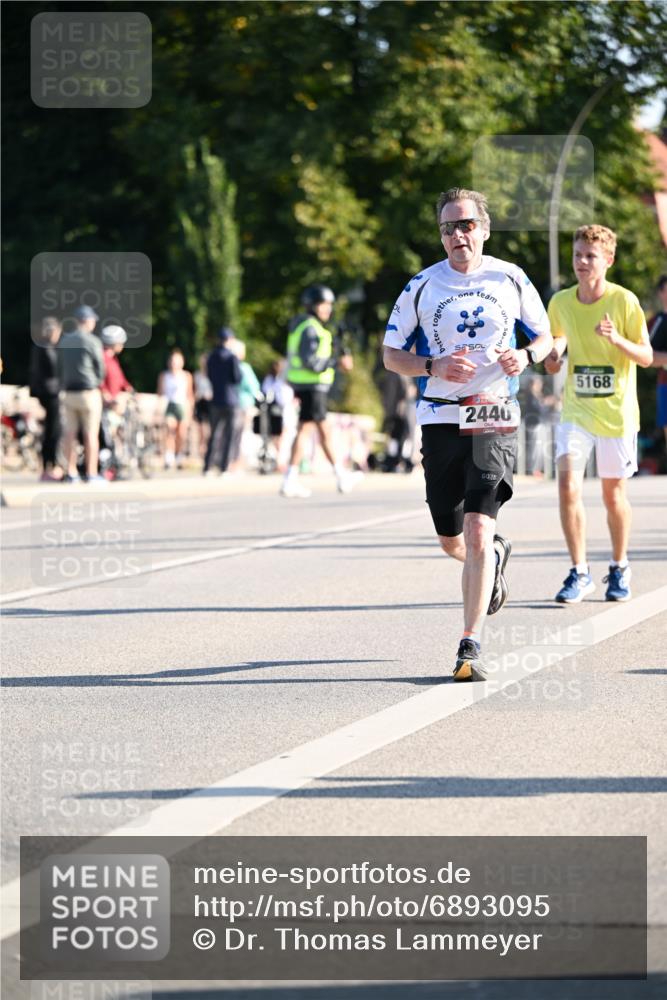 01.09.2024 - BARMER Alsterlauf Dr. Thomas Lammeyer http://msf.ph/oto/6893095 01.09.2024 09:26:37 Laufen 2440, 5168 meine-sportfotos.de